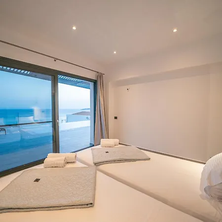 Le Grand Bleu Vila