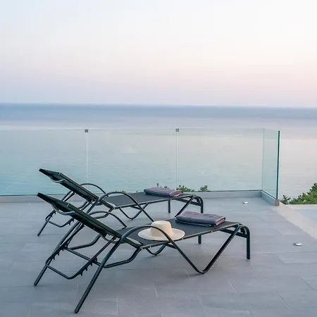 Le Grand Bleu Vila *