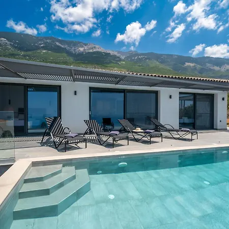 Le Grand Bleu Vila Lourdata (Kefalonia)